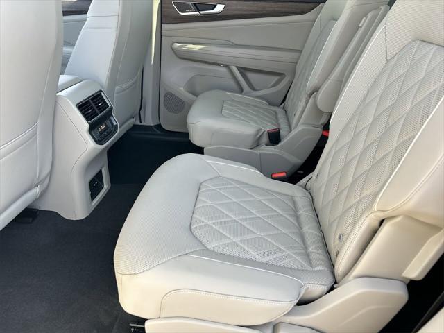 new 2025 Volkswagen Atlas car, priced at $52,439