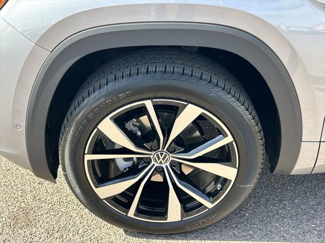 new 2025 Volkswagen Atlas car, priced at $52,439