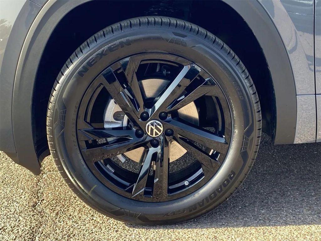 new 2026 Volkswagen Atlas Cross Sport car, priced at $53,301