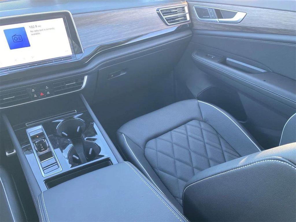 new 2025 Volkswagen Atlas car, priced at $49,614