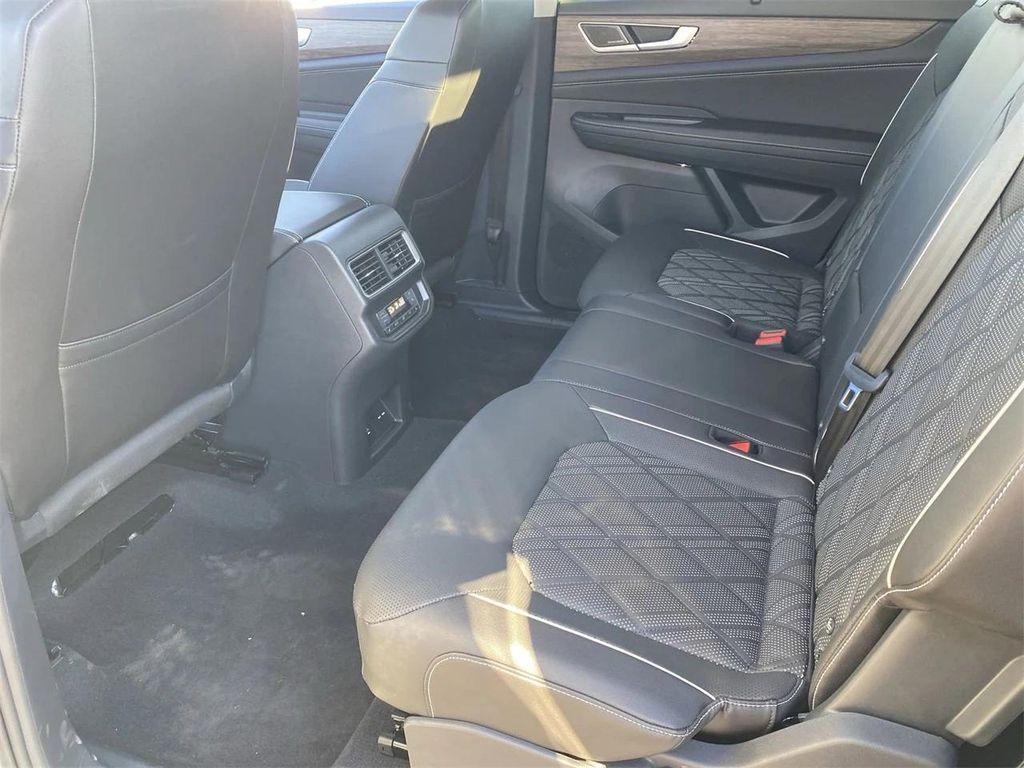 new 2025 Volkswagen Atlas car, priced at $49,614
