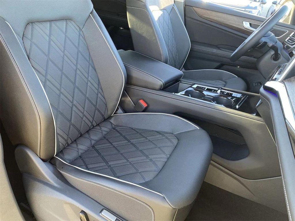 new 2025 Volkswagen Atlas car, priced at $49,614