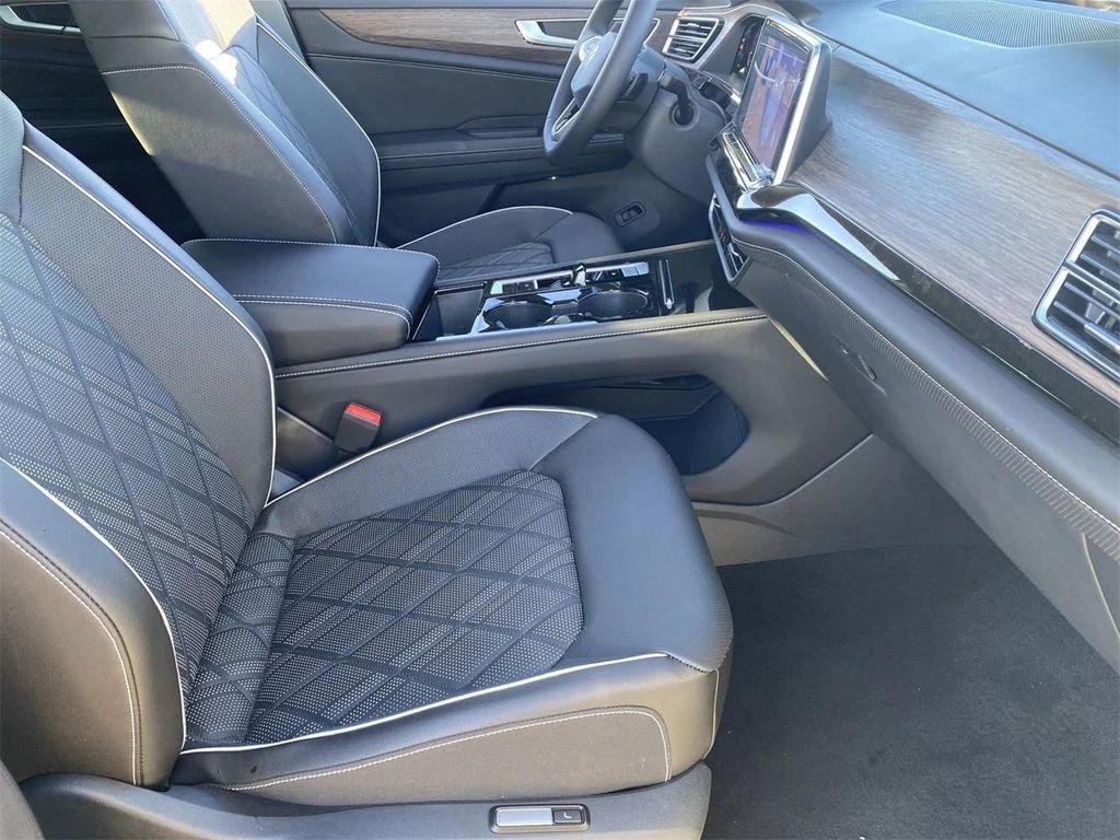 new 2025 Volkswagen Atlas car, priced at $49,614