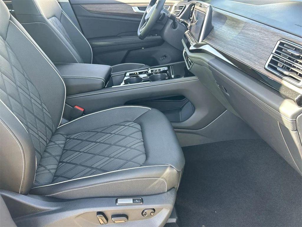 new 2025 Volkswagen Atlas car, priced at $49,190