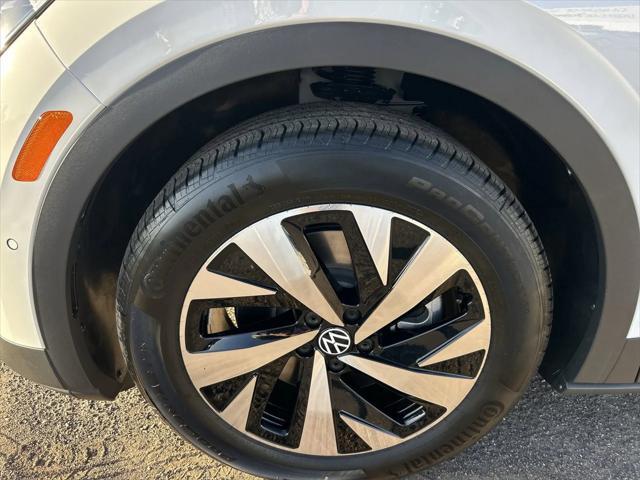 new 2025 Volkswagen ID.4 car, priced at $39,835