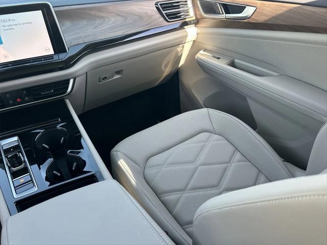 new 2025 Volkswagen Atlas car, priced at $39,796