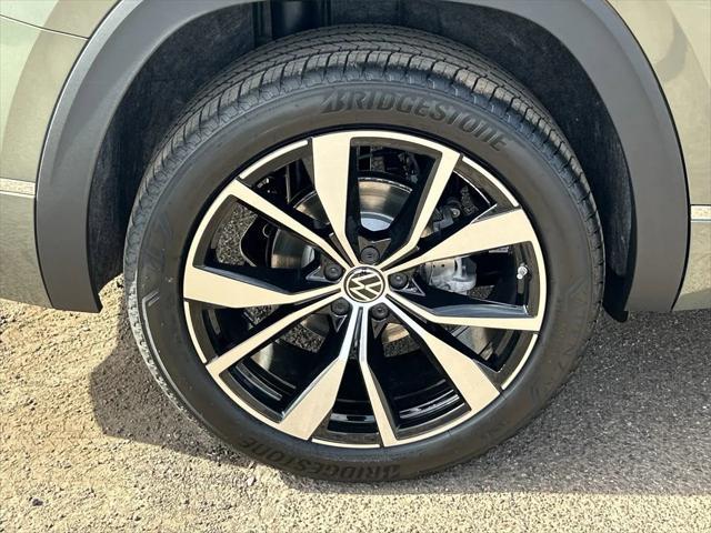 new 2025 Volkswagen Atlas car, priced at $53,439