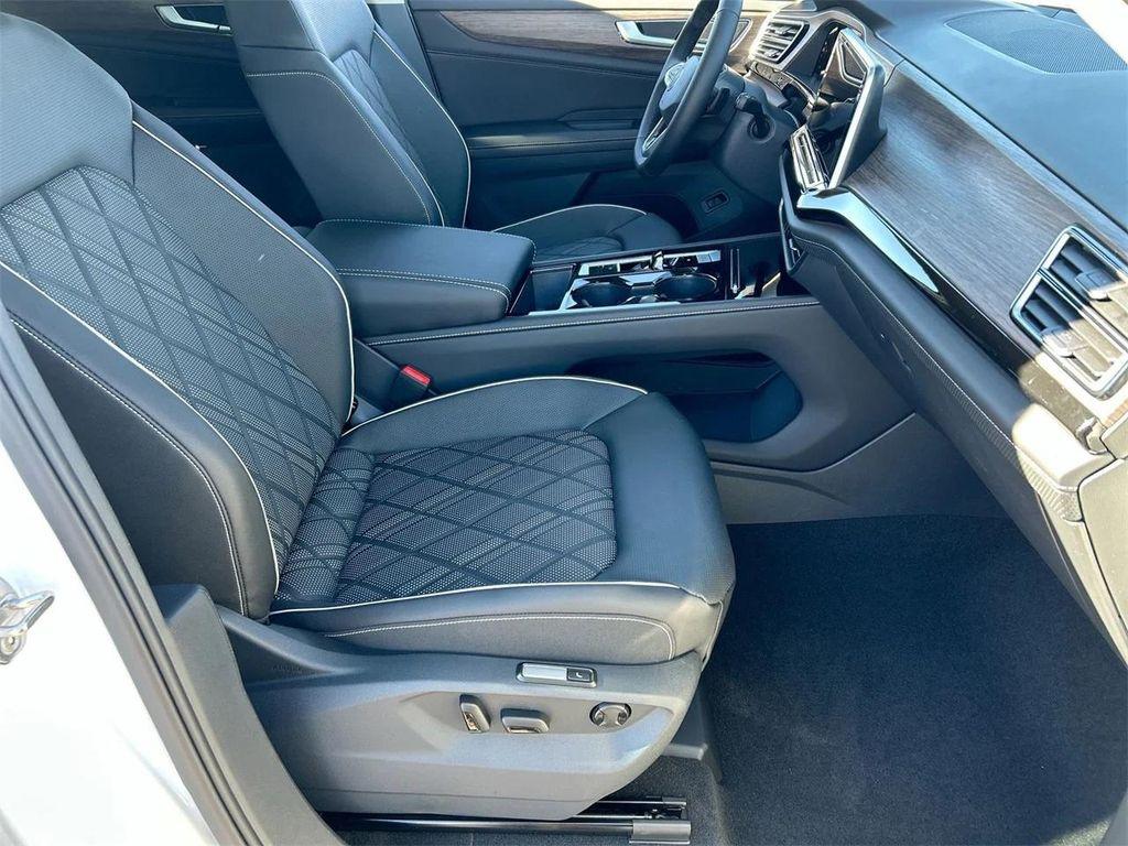 new 2025 Volkswagen Atlas car, priced at $48,592
