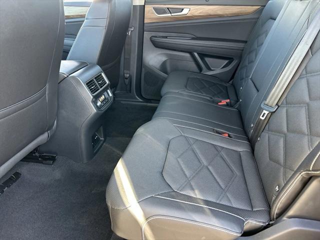 new 2025 Volkswagen Atlas car, priced at $41,087