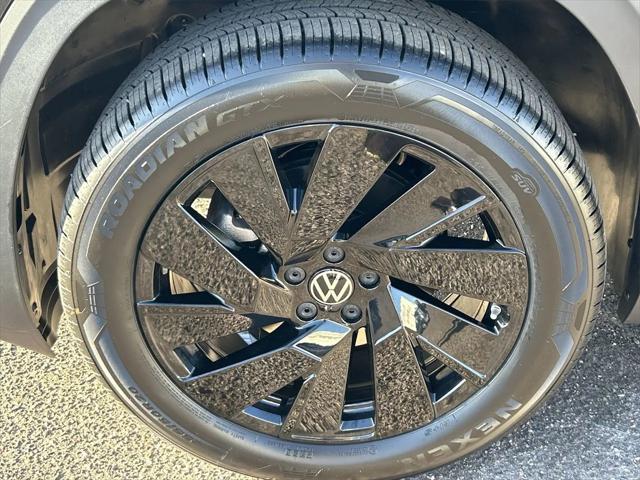new 2025 Volkswagen Atlas car, priced at $41,087