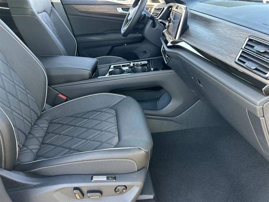 new 2025 Volkswagen Atlas car, priced at $50,003