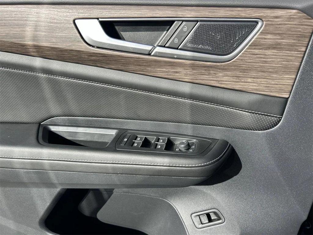 new 2025 Volkswagen Atlas car, priced at $50,003
