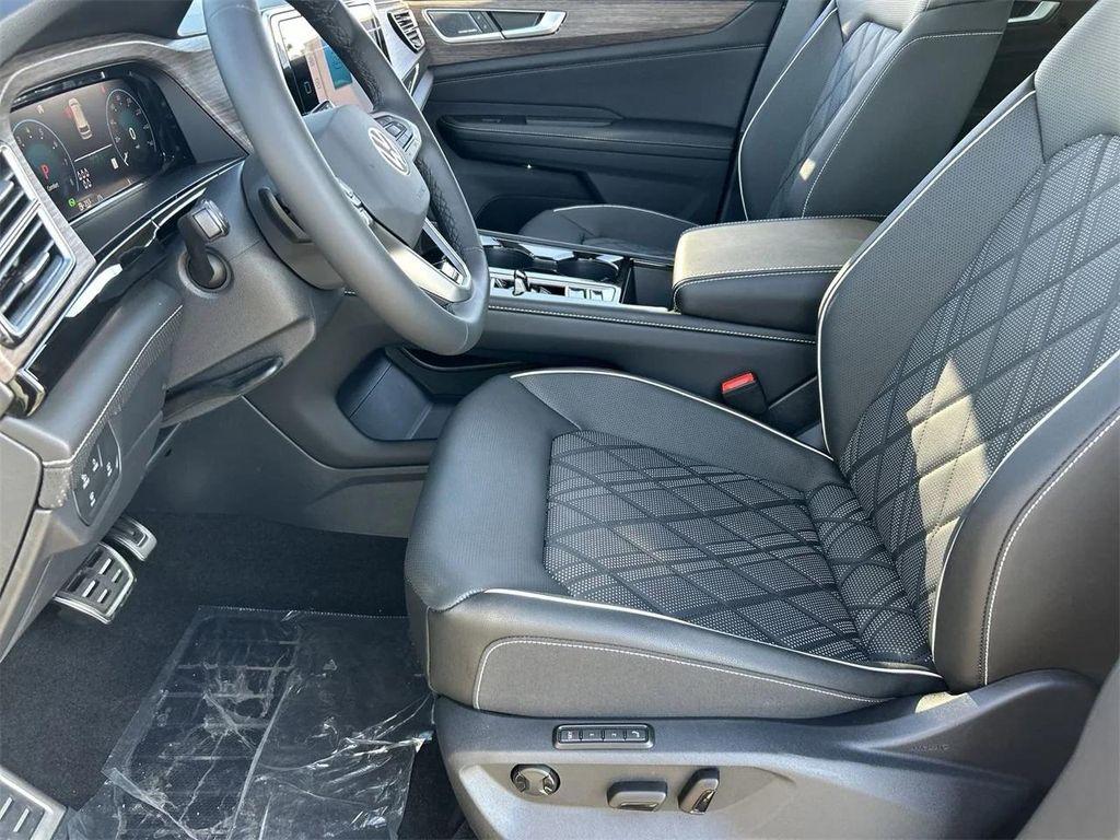 new 2025 Volkswagen Atlas car, priced at $48,592