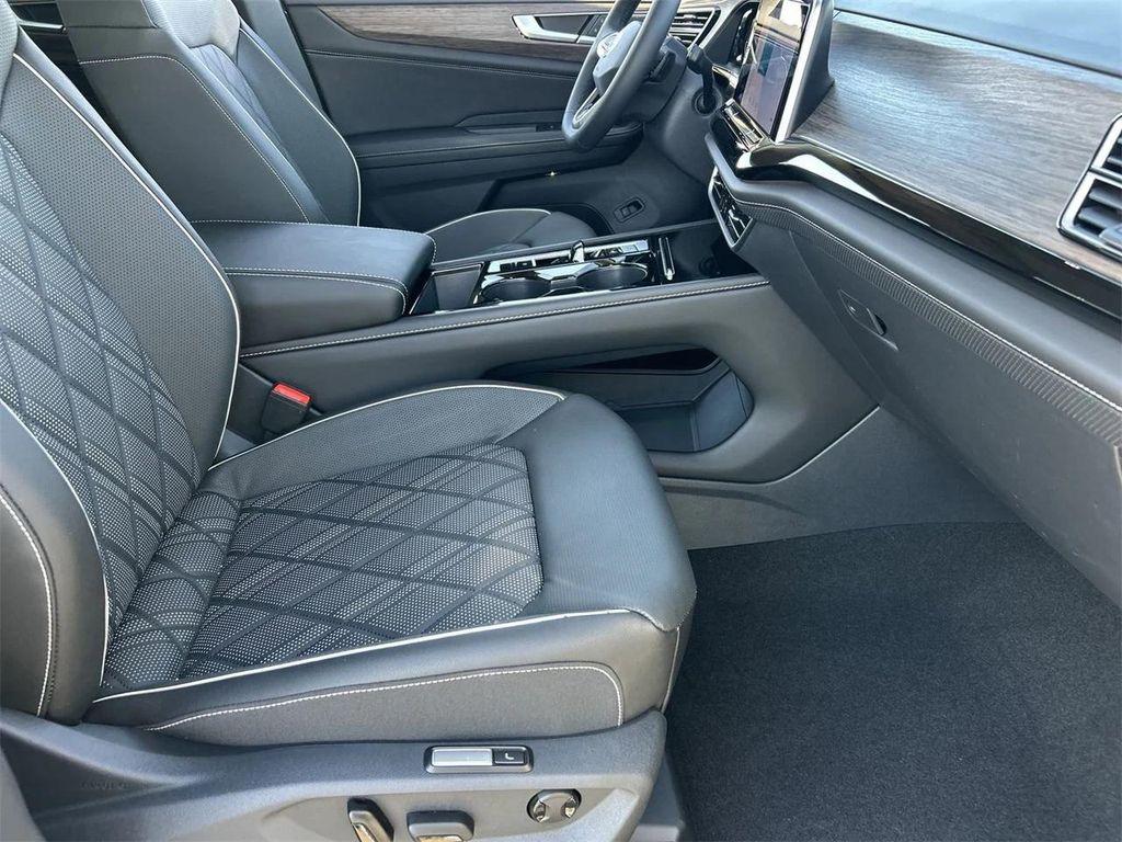 new 2025 Volkswagen Atlas car, priced at $48,592