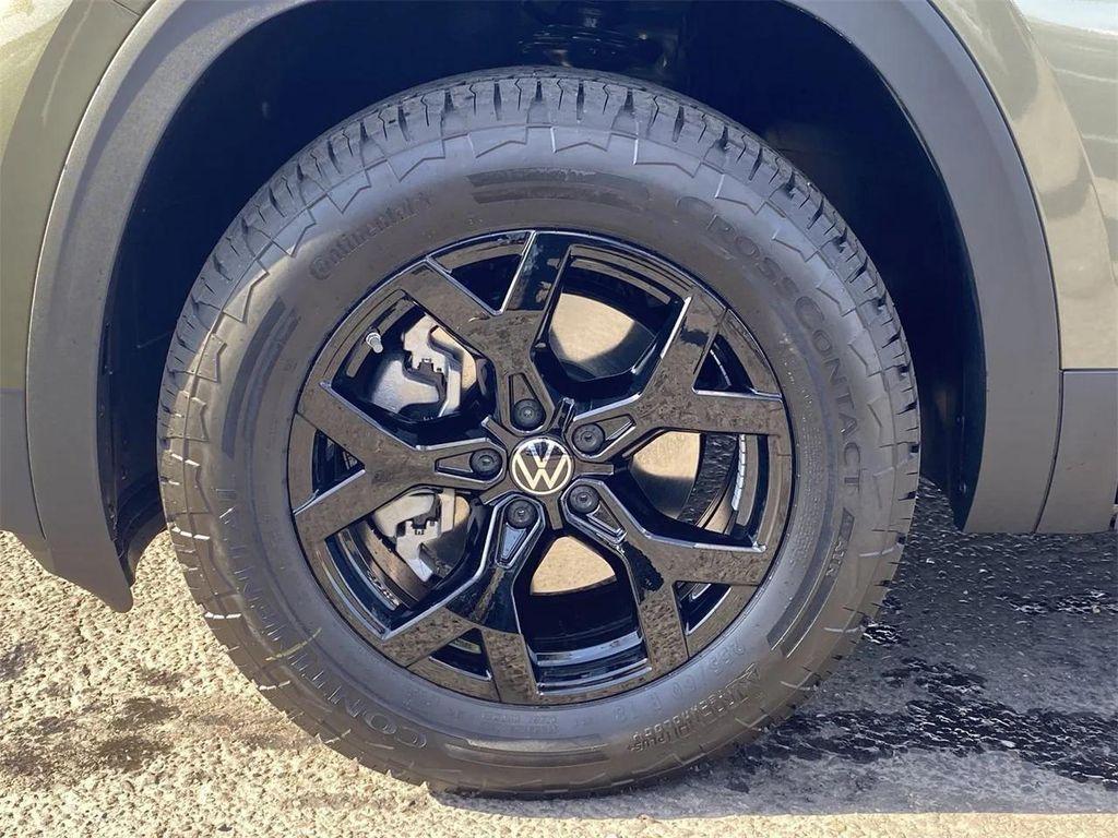 new 2025 Volkswagen Atlas car, priced at $41,323