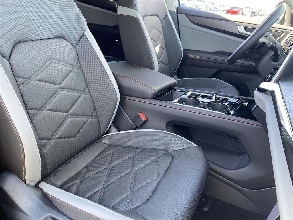 new 2025 Volkswagen Atlas car, priced at $41,323