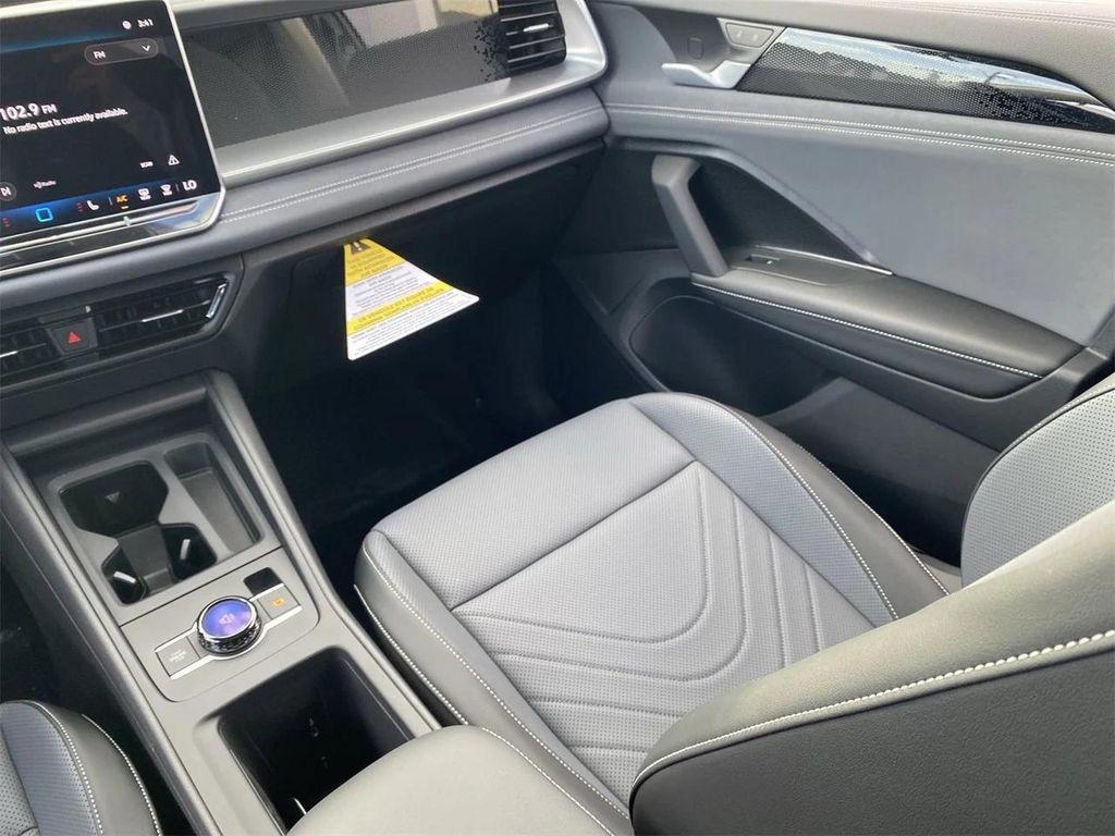 new 2025 Volkswagen Tiguan car, priced at $33,619