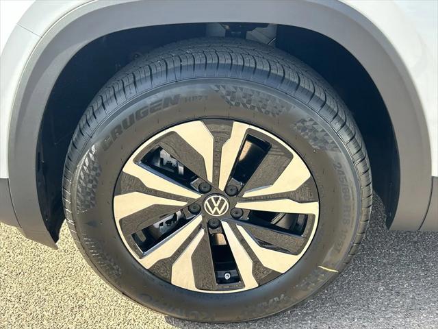 new 2025 Volkswagen Atlas car, priced at $36,704