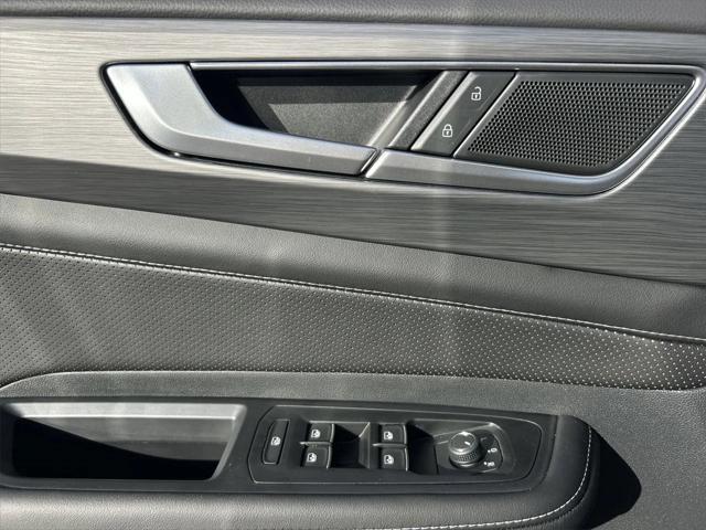 new 2025 Volkswagen Atlas Cross Sport car, priced at $40,083