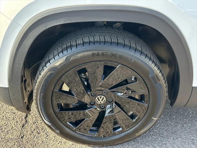 new 2025 Volkswagen Atlas Cross Sport car, priced at $40,083