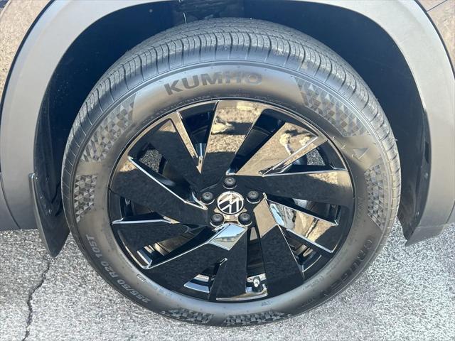 new 2025 Volkswagen Atlas car, priced at $43,641
