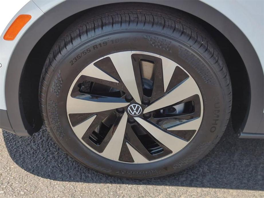 new 2024 Volkswagen ID.4 car, priced at $32,973