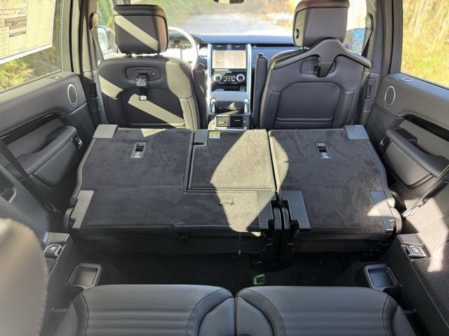 new 2025 Land Rover Discovery car, priced at $69,093