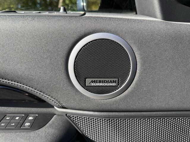 new 2025 Land Rover Discovery car, priced at $69,093