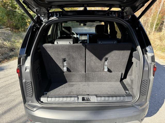 new 2025 Land Rover Discovery car, priced at $69,093