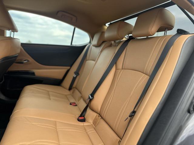 used 2023 Lexus ES 300h car, priced at $40,997