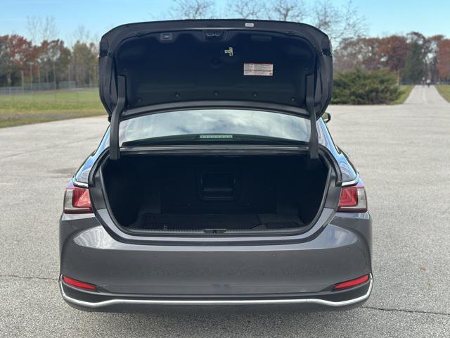 used 2023 Lexus ES 300h car, priced at $40,997