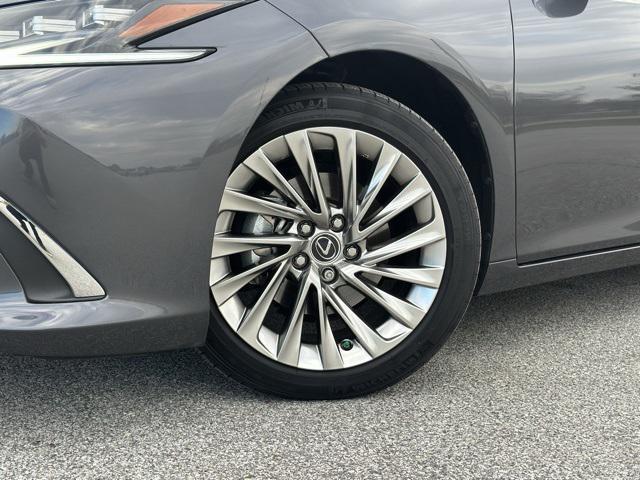 used 2023 Lexus ES 300h car, priced at $40,997