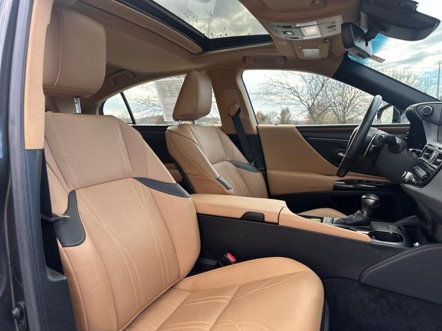 used 2023 Lexus ES 300h car, priced at $40,997