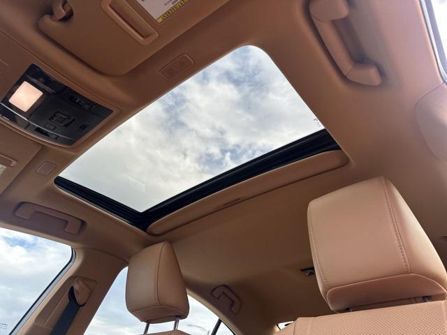 used 2023 Lexus ES 300h car, priced at $40,997