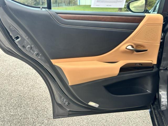 used 2023 Lexus ES 300h car, priced at $40,997