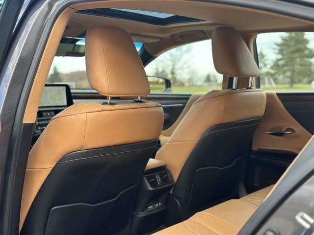 used 2023 Lexus ES 300h car, priced at $40,997