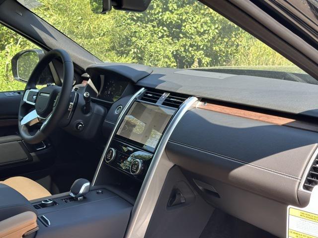 new 2025 Land Rover Discovery car, priced at $82,293