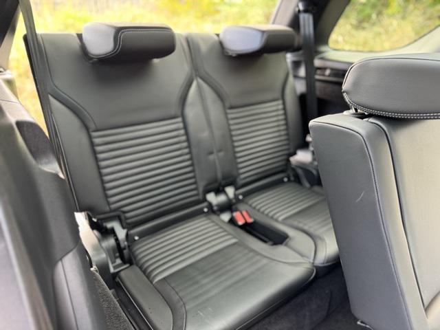 used 2025 Land Rover Discovery car, priced at $51,990