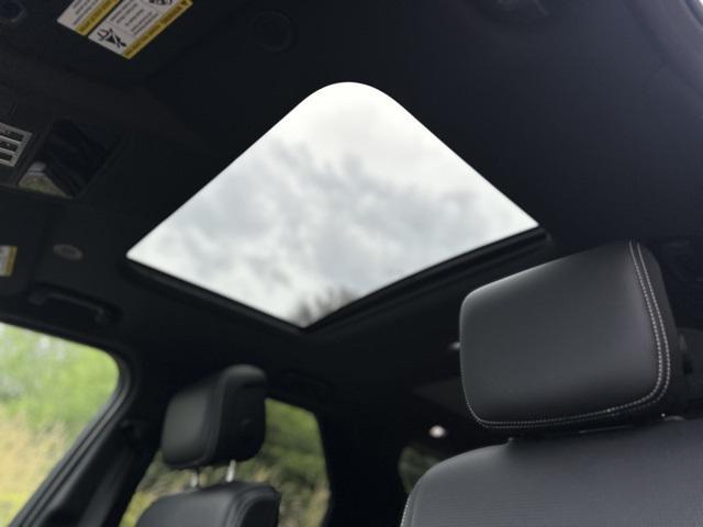 new 2025 Land Rover Discovery car, priced at $67,918