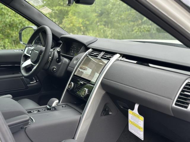 new 2025 Land Rover Discovery car, priced at $67,918