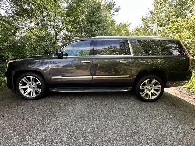 used 2015 Cadillac Escalade ESV car, priced at $23,928