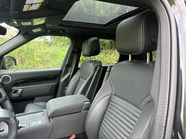 new 2025 Land Rover Discovery car, priced at $64,468