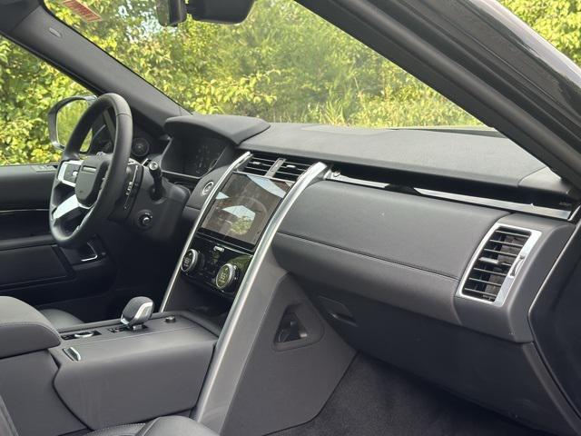 new 2025 Land Rover Discovery car, priced at $64,468