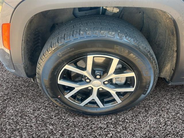used 2024 Jeep Grand Cherokee L car, priced at $40,915