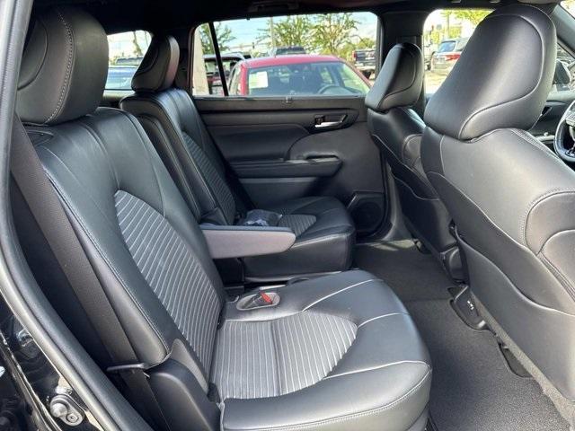 used 2023 Toyota Highlander car, priced at $31,000