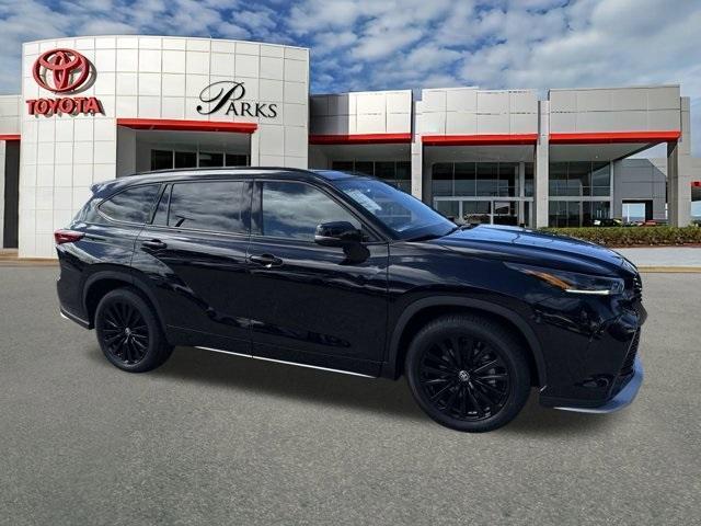 used 2023 Toyota Highlander car, priced at $31,000