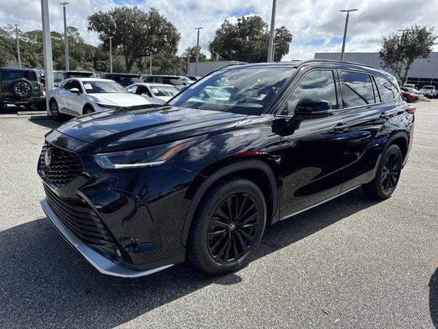 used 2023 Toyota Highlander car, priced at $31,000
