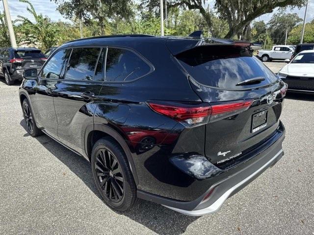 used 2023 Toyota Highlander car, priced at $31,000