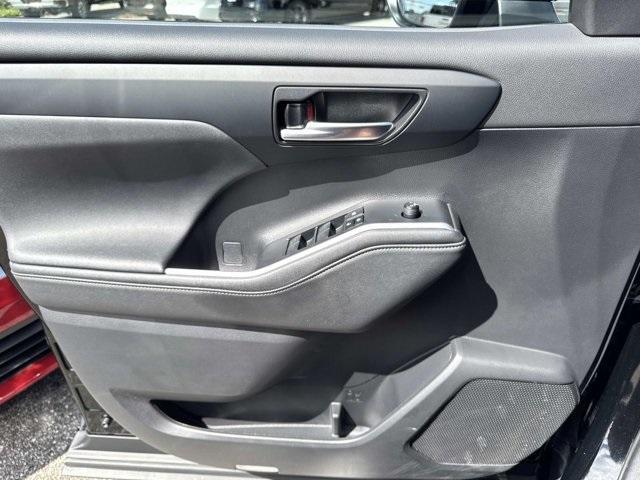 used 2023 Toyota Highlander car, priced at $31,000