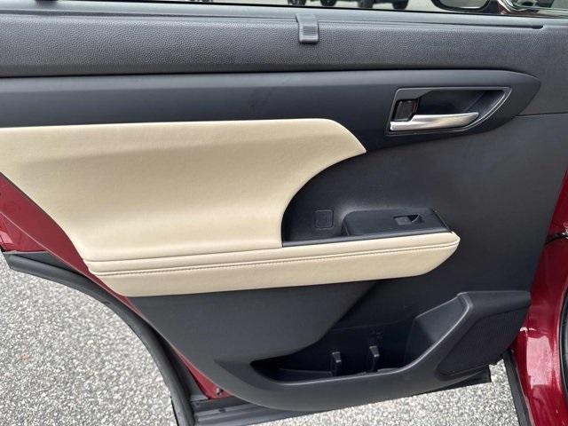 used 2023 Toyota Highlander car, priced at $27,000